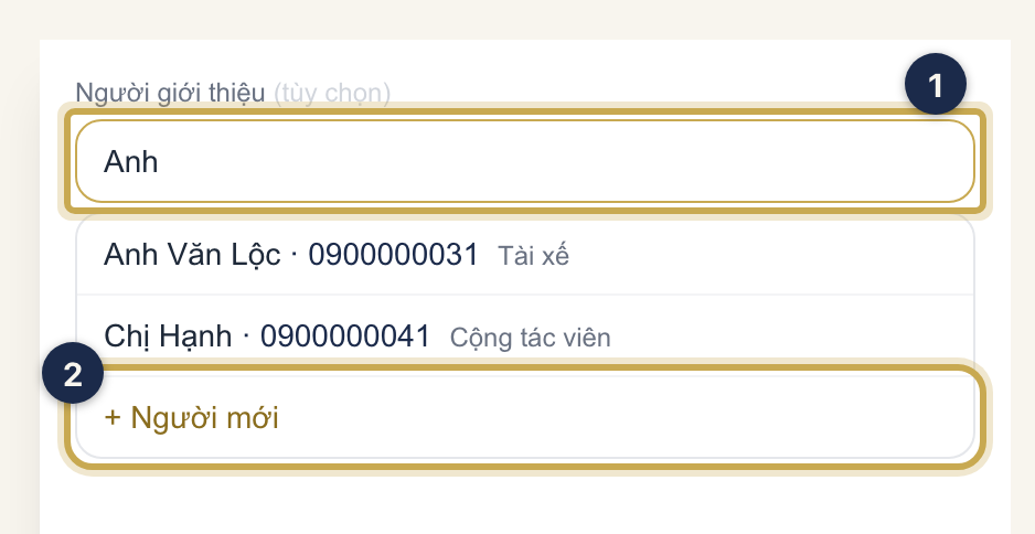 Form tạo lịch, ô Người giới thiệu: ô tìm theo tên hoặc số điện thoại ① và mục + Người mới ②