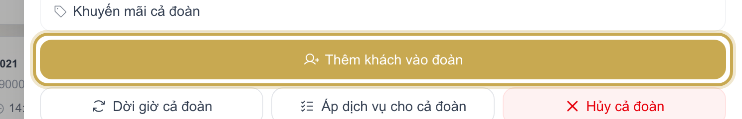 Bảng quản lý đoàn với danh sách khách hiện có và nút Thêm khách vào đoàn được khoanh vàng