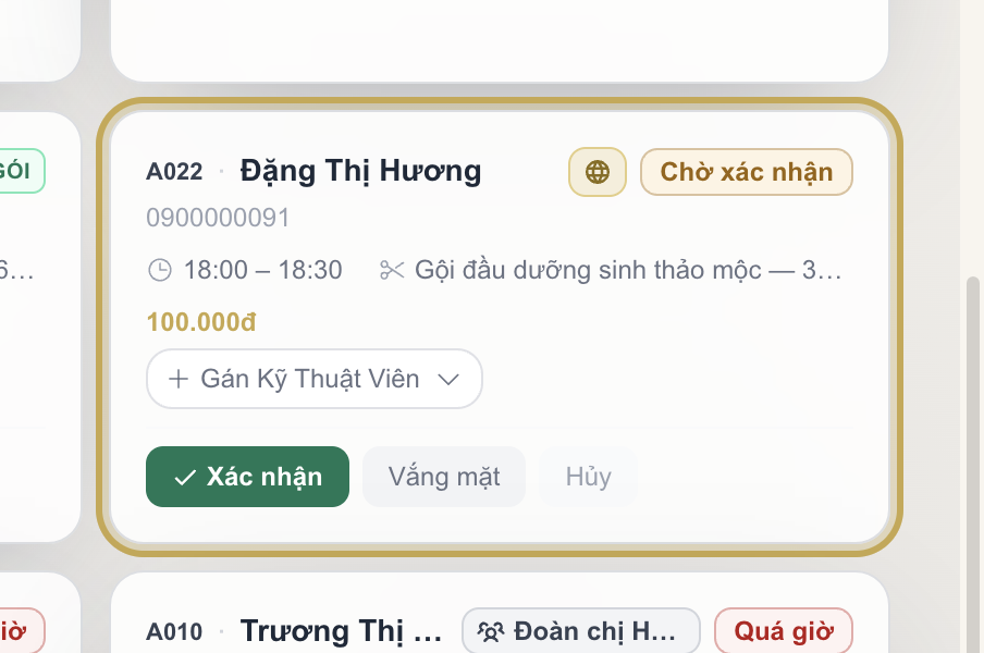 Lưới lịch với một khối lịch màu Chờ xác nhận kèm biểu tượng quả địa cầu được khoanh vàng